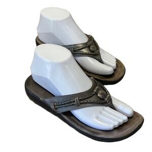 Minnetonka Sandals Women 7 Pewter Silverbay Flip Flop‎ Charm Braid Accent 700001